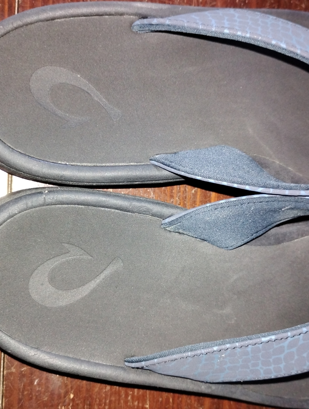 EUC OluKAi Blue And Black Flips Flops Size 9 - Picture 5 of 7